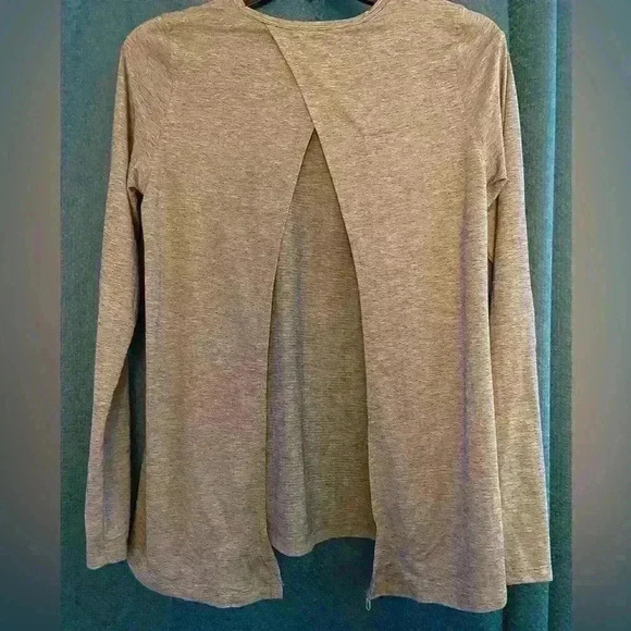 NWOT All In Motion Athletic Top - Picture 3 of 5